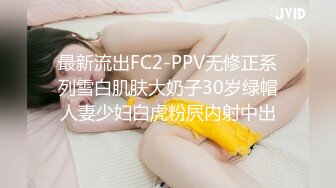 洗澡偷拍表姐家三仙女来家留宿一晚（之大仙女）小伙子热心的带表姐来浴室洗澡,还教她怎么把门反锁