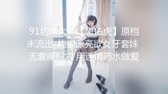 颜值不错大奶妹子【香蕉妹妹】道具自慰性感网袜，舔假屌跳蛋塞入拉扯非常诱人，很是诱惑喜欢不要错过