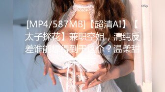 小情侣深夜寻刺激，女厕内小女友给男孩口交啪啪