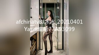 爆乳眼镜小美女 按着脑袋一顿插嘴 无毛小穴啪啪爆操 尿完尿继续猛干