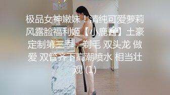 时尚性感黑丝少妇和老公吵架被扔到半路上等公交车时被路过的司机搭讪挑逗车震啪啪,内裤胸罩都没穿,国语!