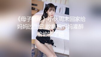 新来的极品大奶妹子，全程露脸大秀发骚，无毛白虎粉嫩骚穴，抖动骚奶子诱惑真骚啊，淫声荡语互动呻吟可射