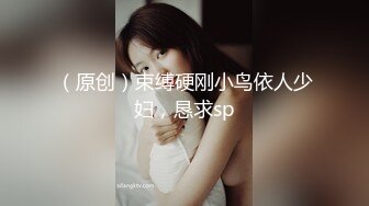 [MP4]腹肌马甲线，无毛粉嫩骚逼，大黑屌抽插边插边喷水，圆润美臀骑乘深入