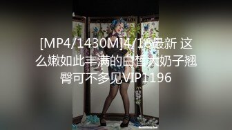 大半夜先洗澡刷牙，再和男友酒店里面白虎蝴蝶逼道具调教，矿泉水洗逼视频