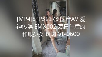 嫖嫖SEX探花约了个牛仔裤妹子，近距离特写掰穴椅子上跪着猛操