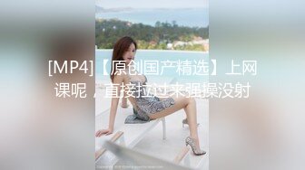 【乡下扶贫】大爷头发都白了，被风骚熟女勾引到宾馆玩3P，老将出马依然雄风不减