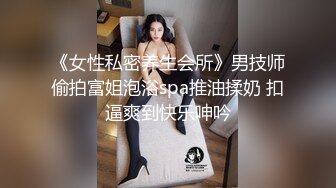 情趣美女张开着粉嫩的鲍鱼等待被抽插