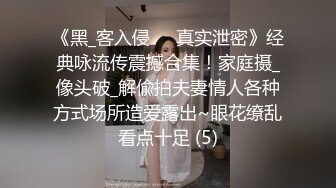 骚母狗自慰，自己扣逼扣到高潮