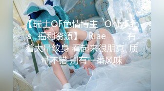 【小小寻花】约操骚熟女，带回房间操逼，进来就脱光开操，猛怼骚穴骑乘位，浪叫呻吟不断