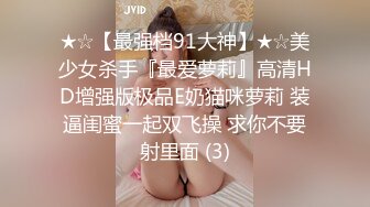 玩弄风骚小女友，对着镜子站在地上玩弄吃奶抠逼