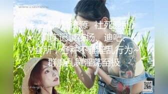 商场女厕偷拍 大长腿破洞牛仔裤少妇的B可真黑