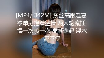 职场女神肯德基露出 在别人背后玩跳蛋自慰边工作 旁边的人不知道能不能闻到骚味