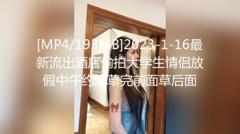 每天早上醒了就开始自慰的乖乖女大，忍着不敢发出声音