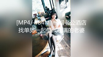 年轻小伙做爱有一套，跟小少妇激情舌吻摸着骚逼吃奶子非常温柔，小少妇给舔乳头口交，压在身下爆草抽插叫的好骚