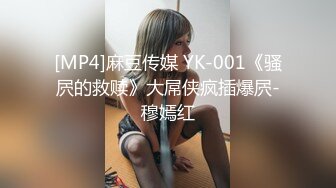 闯入小剧场女厕 偷拍尿的很急的牛仔裤美女