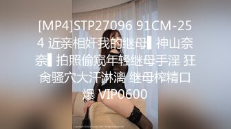 年轻小伙约黑丝丰臀人妻床边扛腿抽插骚穴 淫液四溢淫叫不断[MP4/204MB]