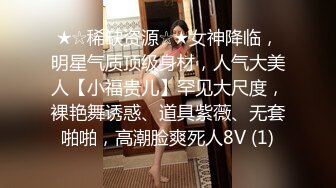 淫荡的电信客服终于拿下同事小哥，帅气小伙跟骚逼少妇厕所内激情啪啪，口交大鸡巴被小哥后入抽插自慰骚逼