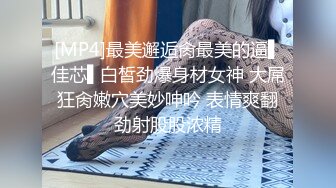 女僕裝大奶小騷逼露臉認真口交，時不時抬頭對主人笑，最後坐上去自己動好騷