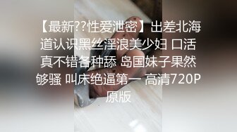 媳妇喜欢给老公戴绿帽，被大屌单男无套暴插。老公在边上录制！