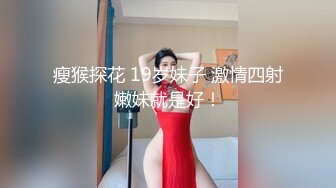 女人为难小女人，全程露脸被姐姐玩弄，亲着小嘴吃着奶还舔逼，搂在怀里揉奶抠逼，浪叫不断表情好骚还上道具