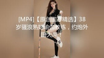 和楼下打麻将认识的美少妇大白天的在家里来一发从床上干到床下