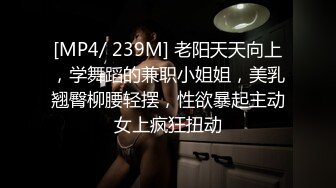 可爱小女友激情乳摇