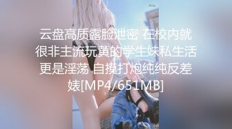 骚逼女友发骚自慰