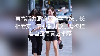 坐标长沙，单身小姐姐，【湘妹子一一听指挥】，家里玩不过瘾，到商场露出，骚逼湿漉漉 (1)