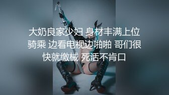 商场女厕近距离偷窥绿衣美女的多毛小黑鲍