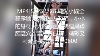 写字楼女厕包臀白裙凉高跟长发骚妇紧致的透明内把穴缝勒出来了