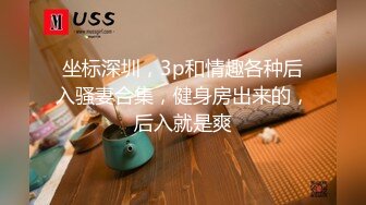 小夥好性福,左拥右抱两个00后清纯姐妹,排排躺下双飞,插几下就换个妹子,很会玩