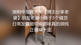 第一次看老婆给别人口真的是出乎意料的没想到第一次就这么主动配合有天赋呀视觉盛宴后面问他说你们放在面前就不自主抓住吃进去了