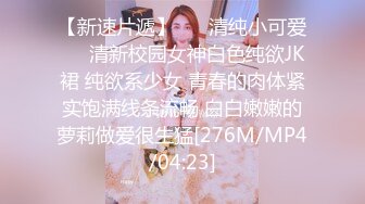 乖巧听话的蜜桃臀骚妹子露脸被小哥玩弄，无毛白虎骚逼，让小哥揉着奶子抠穴，深喉大鸡巴舔屁眼，无套内射