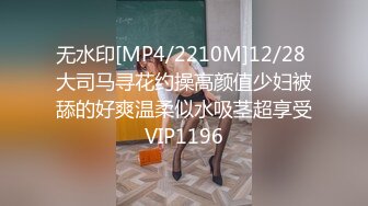 户外裸奔女神露脸跟小哥燃情户外啪啪，听狼友指挥脱光