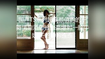 轻熟女会玩敢玩 超大道具插逼 阴蒂逼里倒风油精 用逼吸烟 演示如何用导尿管 貌似很多人喜欢她