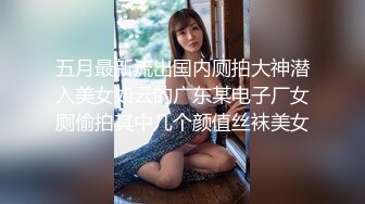 顶级粉嫩肥鲍美女小看似乖巧其实很骚 ，伸出舌头自摸贫乳 ，两根振动棒双管齐下