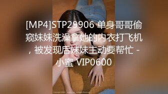 [MP4/ 863M] 白皙美乳骚骚妹子两男一女3P两场大秀，制服黑丝诱惑面罩男后入猛操