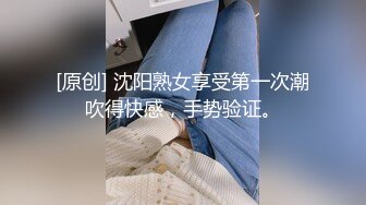 两个兼职美女模特被色魔摄影师诱惑脱光光了玩