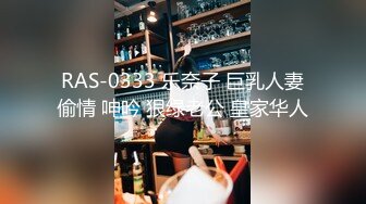 美女人妻和情人酒店偷情,自己无法满足情人把水嫩漂亮的表妹叫来一起伺候,逼逼粉嫩嫩的,2人翘着屁股等待插入!