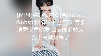 骚妈带着女儿一起直播大秀，露脸换上性感的黑丝漏奶情趣装刺激狼友