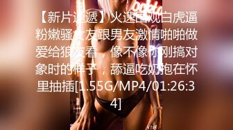 小妖精伪娘楚楚，30cmAV棒轻轻松松就进马眼啦！然后就尿了~