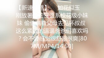 精瘦小哥家里没人带着OO後甜美小女友回家啪啪,按着大屁股後入狂艹