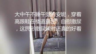 女士们在上厕所 面对突然出现的鸡吧 竟然主动抬头等着被射满一脸