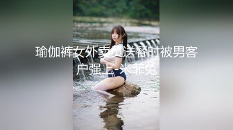 美乳女孩性感丁字内裤菊花里插上粗大肛塞不断扭动屁股双插疯狂输入