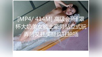 [MP4/ 724M]&nbsp;&nbsp;开档黑丝熟女大姐偷情 比你老公操猛吧 是不是 嗯 叫老公 哪里爽 下面爽