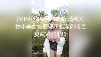 极品红衣美女裹硬大屌衣服没脱就迫不及待骑坐上去 各式骑乘位一边猛烈扭动一边按揉阴帝